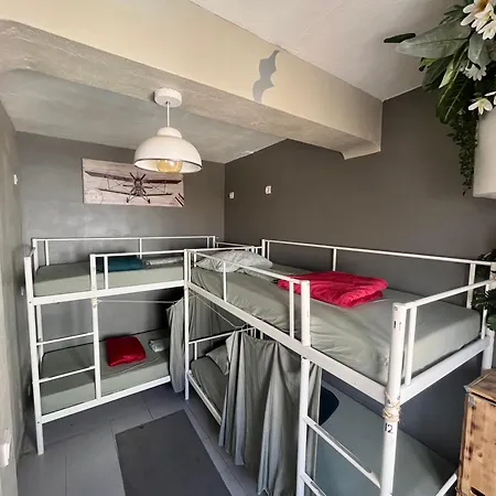 Hostal The Island Hostel&café