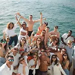 Hostel The Island & Cafe Lagos