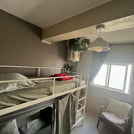 The Island Hostel&café