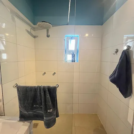 The Island & Cafe 旅馆 *