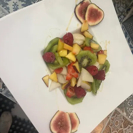 אכסניה The Island & Cafe *